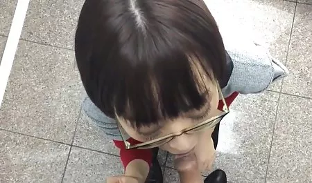 Kenzi Marie berjalan di sebuah janda cantik dan montok acara permainan dan hadiah-hard fuck