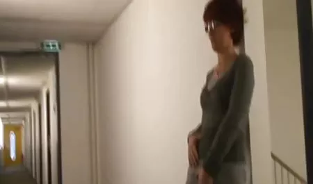 Ponytailed remaja pengeboran ibunya memek bokep janda orgasme