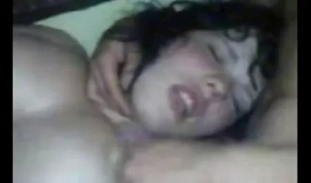 Gadis bakep janda muda mengambil doggy style sebelum wajahnya Creamed