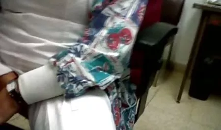 Dia kaki seksi di stoking membuatku gila video tante sange ngocok