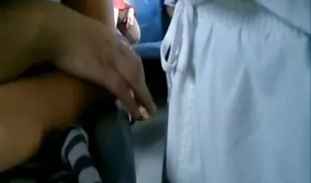 Cewek Asia bokep entot janda pipis di kolam renang