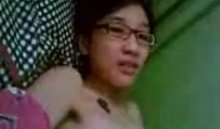 Lady Sonia diborgol dan menggoda dengan bokep janda cantik mulus vibrator