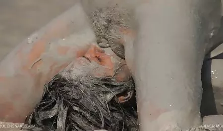 GILF Lacey Starr ngewek janda desa mengisap penis plastik dan mulut dengan