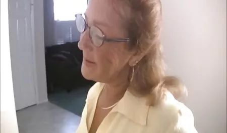 Dia tinggal dengan bokep janda ibu seorang gadis Perguruan tinggi berarti seks