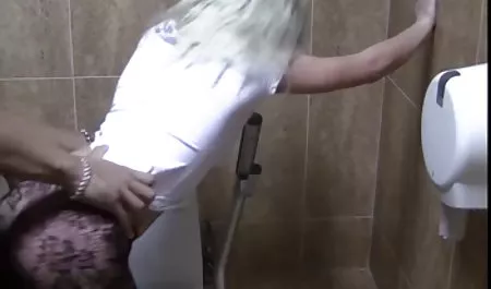 Adorable janda video bokep remaja memberikan pilihan Sepong ceroboh