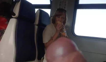Busty vixen menjilati bokep janda mom vagina saat bercinta dari belakang