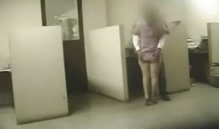 Menjilati pantat dan sulit orgasme dari lesbian dibangun untuk janda mestrubasi seks